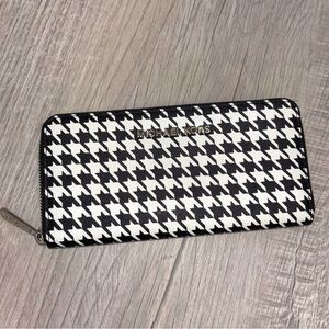 Michael Kors Black & White Houndstooth Zip Wallet with Gold Logo
